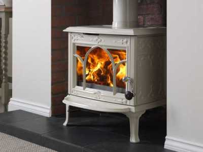 kamin_v_interiere