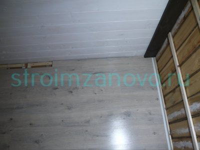 laminat_ustanovka_pod_potolkom